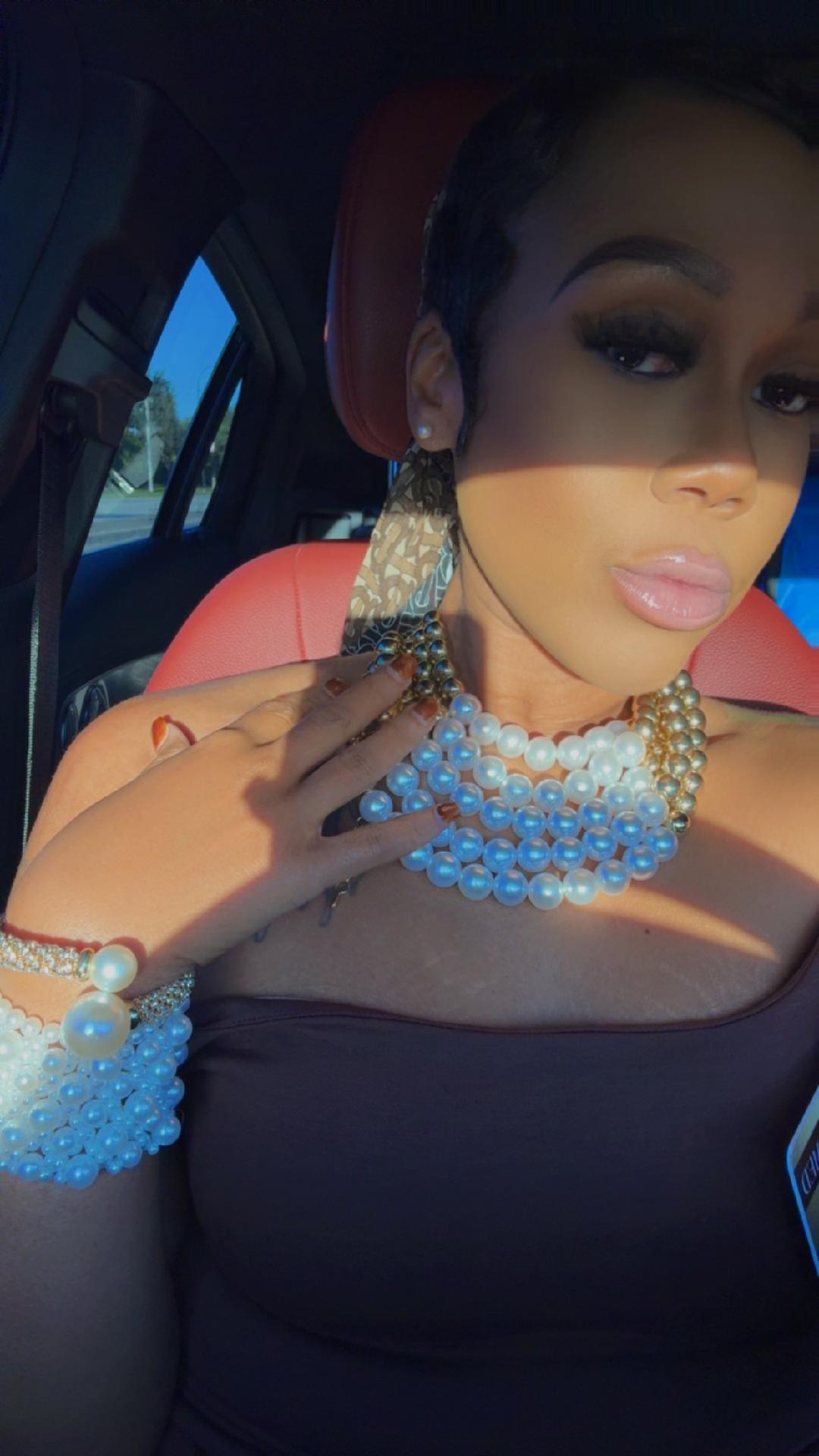 Touch of Pearls Necklace